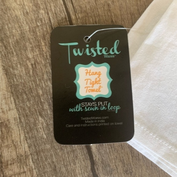 NWT Twisted Wares Hanging Kitchen Towel - Picture 2 of 4